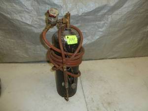 lot 104 image: Acetylene Torch Set