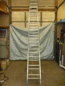 lot 112 image: Aluminum Extension Ladder 28