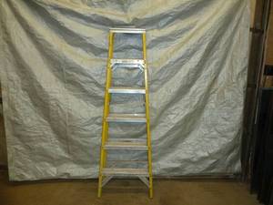 lot 117 image: Werner Fiberglass Step Ladder 6 Yellow