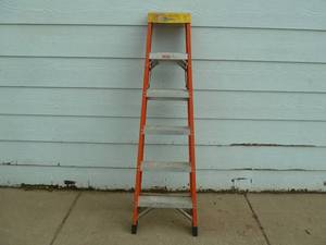 lot 122 image: Bauer Fiberglass Step Ladder 6 Orange