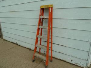 lot 123 image: Bauer Fiberglass Step Ladder 6 Orange