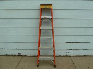 lot 124 image: Bauer Fiberglass Step Ladder 6 Orange