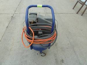 lot 147 image: Central Pneumatic Portable Air Compressor Blue