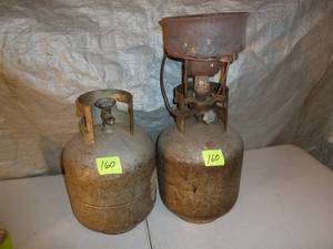 lot 160 image: Antique Lead Molting Set