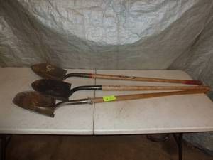 lot 213 image: Sand Spade Shovels x 3