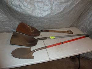 lot 217 image: Scoop Shovels & Spade