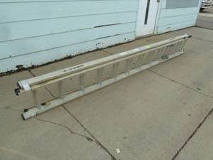 lot 258 image: Bauer Fiberglass Extension Ladders 24 Yellow