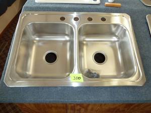 lot 300 image: Elkay Celebrity Stainless Steel Sink