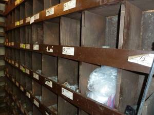 lot 322 image: Galvanized Fittings 2 Middle Rows
