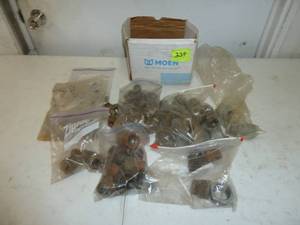 lot 339 image: Box of Mixed Galvanized Fittings