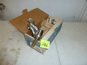 lot 386 image: Delta Faucet x 2