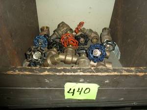 lot 440 image: Brass Gate Valves 34 Sweat Fittings