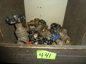lot 441 image: Brass Gate Valves 1 Pipe Thread