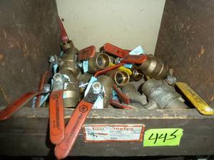 lot 445 image: Brass Ball Valves 1 NL