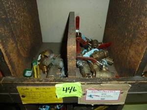 lot 446 image: Brass Ball Valves 12 Pipe Thread