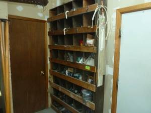 lot 452 image: Pipe Hanger Bins