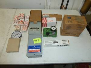 lot 459 image: Box- Tank Pressure Switches & Gages