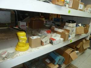 lot 464 image: Middle Shelf- Thermostats, Regulators, Lock outs