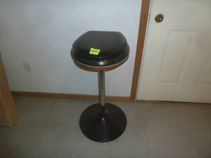 lot 497 image: Bar Stool Display- Mirror