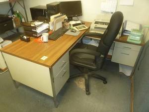 lot 498 image: Office Desk #1 White