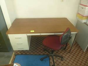 lot 504 image: Steel Office Desk & Chair