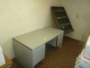 lot 505 image: Gray Desk & Display Board