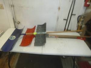 lot 522 image: Snow Shovels x 3