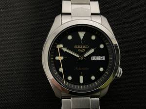 lot 12 image: Seiko Mens Automatic 5 Sports Stainless Steel Bracelet Watch 40mm (Hand is Broken. Possibly Needs Battery)