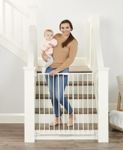 lot 149 image: Regalo 2-in-1 Extra Tall Easy Swing Stairway and Hallway Walk Through Baby Gate, White