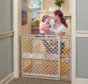 lot 151 image: Toddleroo by North States - Supergate Ergo Baby Gate Plastic Baby Gate for Stairs & Doorways - Adjustable Indoor Safety Gate - Made in USA - 26 to 42 Inches Wide