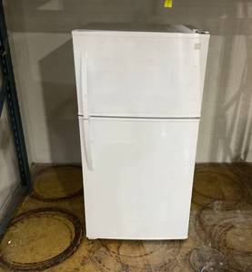 lot 122 image: Kenmore Refrigerator wTop Freezer (White) 448V-60Hz 2.2A 111.71212613