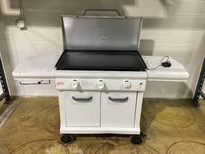 lot 59 image: LoCo COOKERS Chalk 3 -Burner Liquid Propane Gas Grill