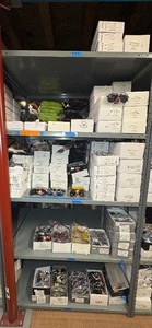 lot 4 image: Sunglasses, approximately 1,200 Note All merchandise is new