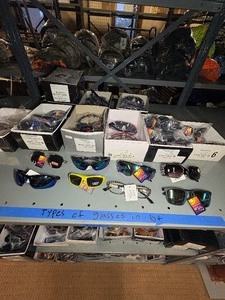 lot 25 image: Sunglasses, approximately 1,000. Note All merchandise is new