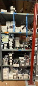 lot 28 image: Sunglasses, approximately 1,100. Note All merchandise is new