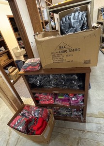 lot 92 image: Socks gloves and hats