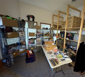 lot 159 image: Hats, snow scrapers, gloves, chargers, electronic carrying cases