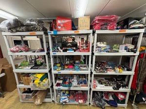 lot 124 image: Smoking accessories, sweatshirts, towels, hats