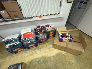 lot 127 image: Jingle bears festive stuffed animals