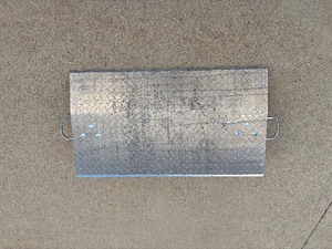 lot 154 image: Vestil Aluminum Economizer Dockplate E4224 - 4300 lb Capacity