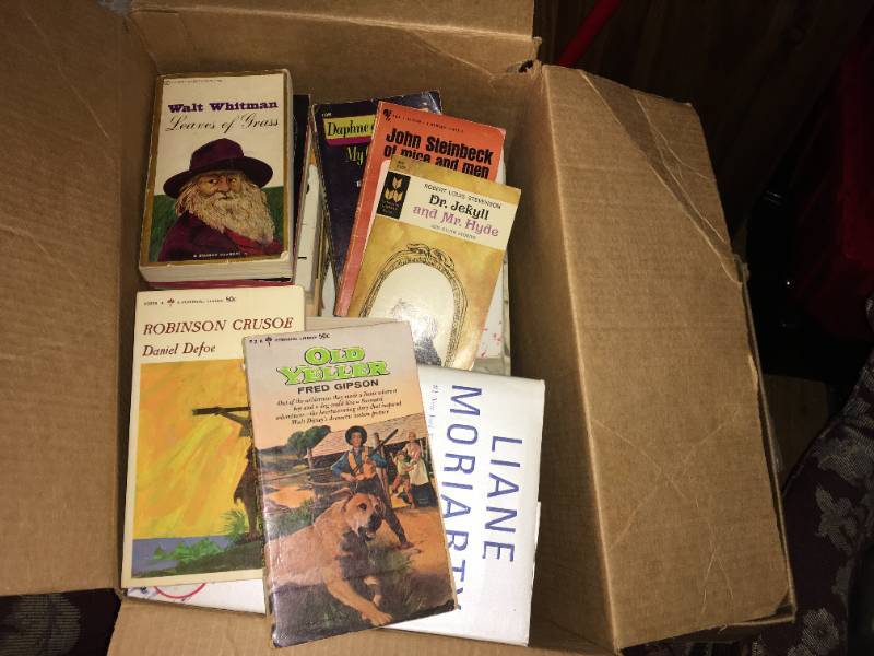 lot 209 image: Lot of Assorted Books