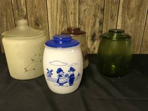 lot 352 image: Vintage Cookie Jars