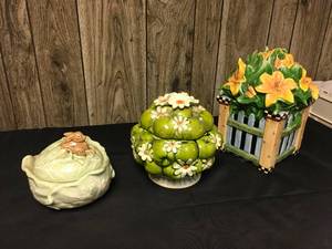 lot 354 image: Floral Cookie Jars