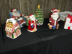 lot 356 image: Christmas Cookie Jars