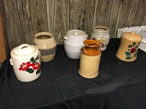 lot 358 image: Vintage Basic Cookie Jars