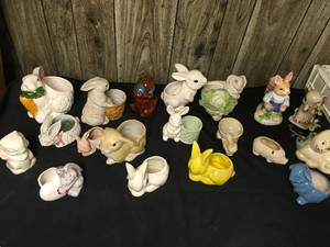 lot 360 image: Animal Planters