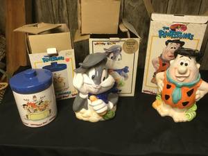 lot 306 image: Vintage Cookie Jars
