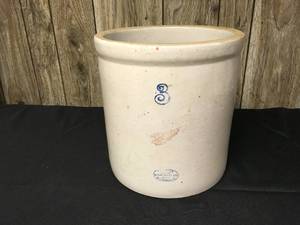 lot 317 image: Redwing Crock