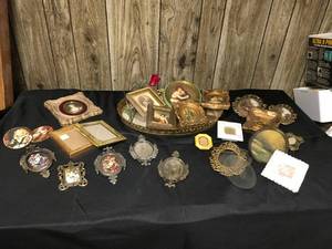 lot 318 image: AntiqueVintage Frames