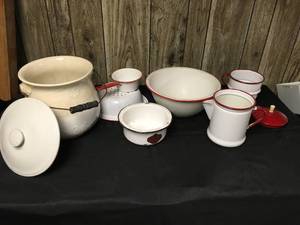 lot 319 image: Vintage Enamelware
